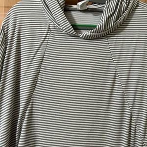 Womens gray and white striped knit hoody size 18-20